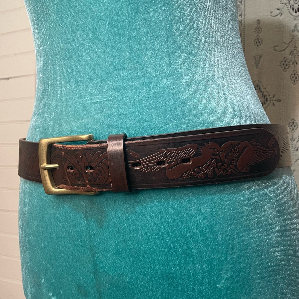 Wrangler: leather belt with eagle and filigree details
